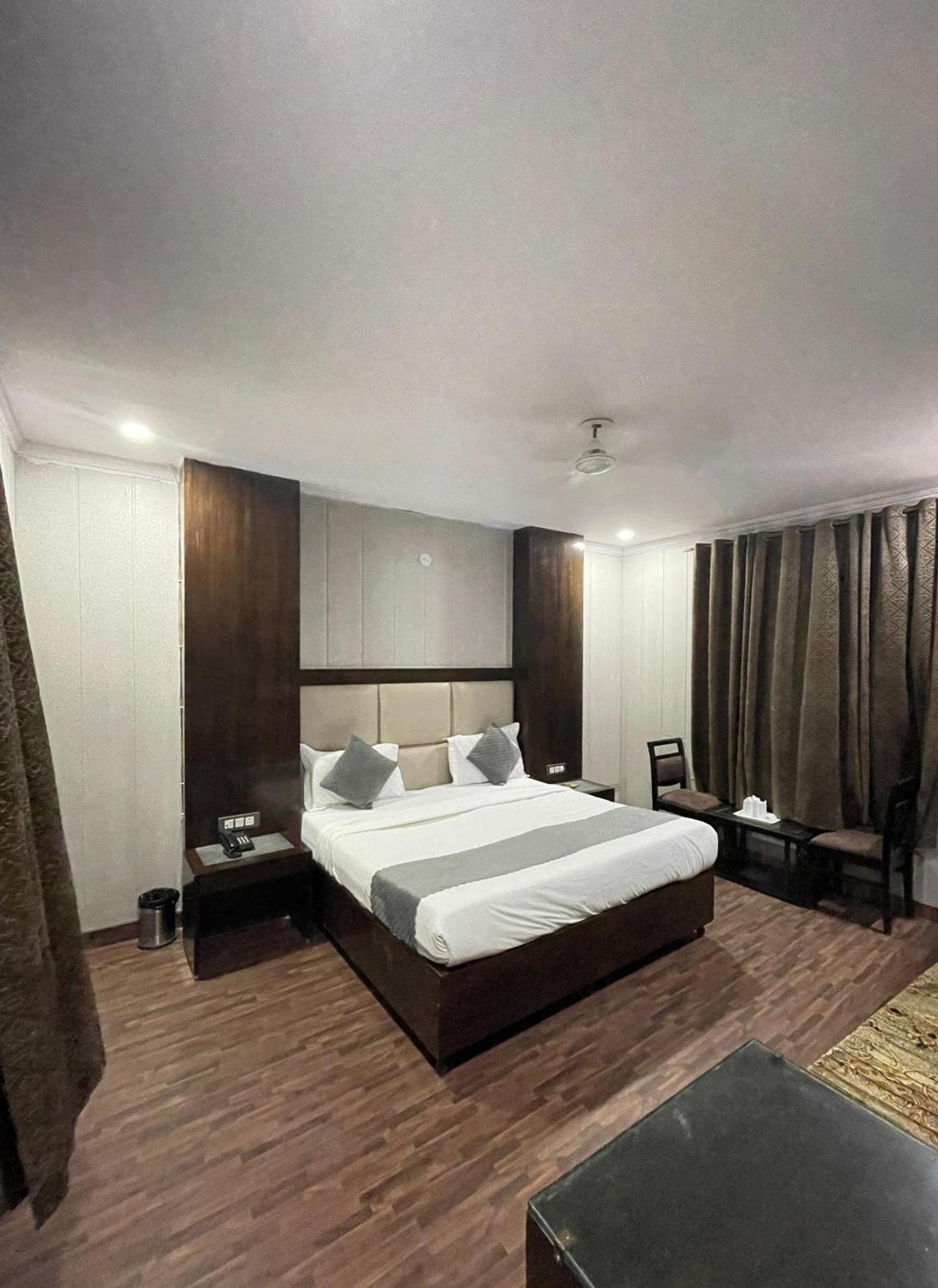 Hotel Radiance Delhi  Exterior photo